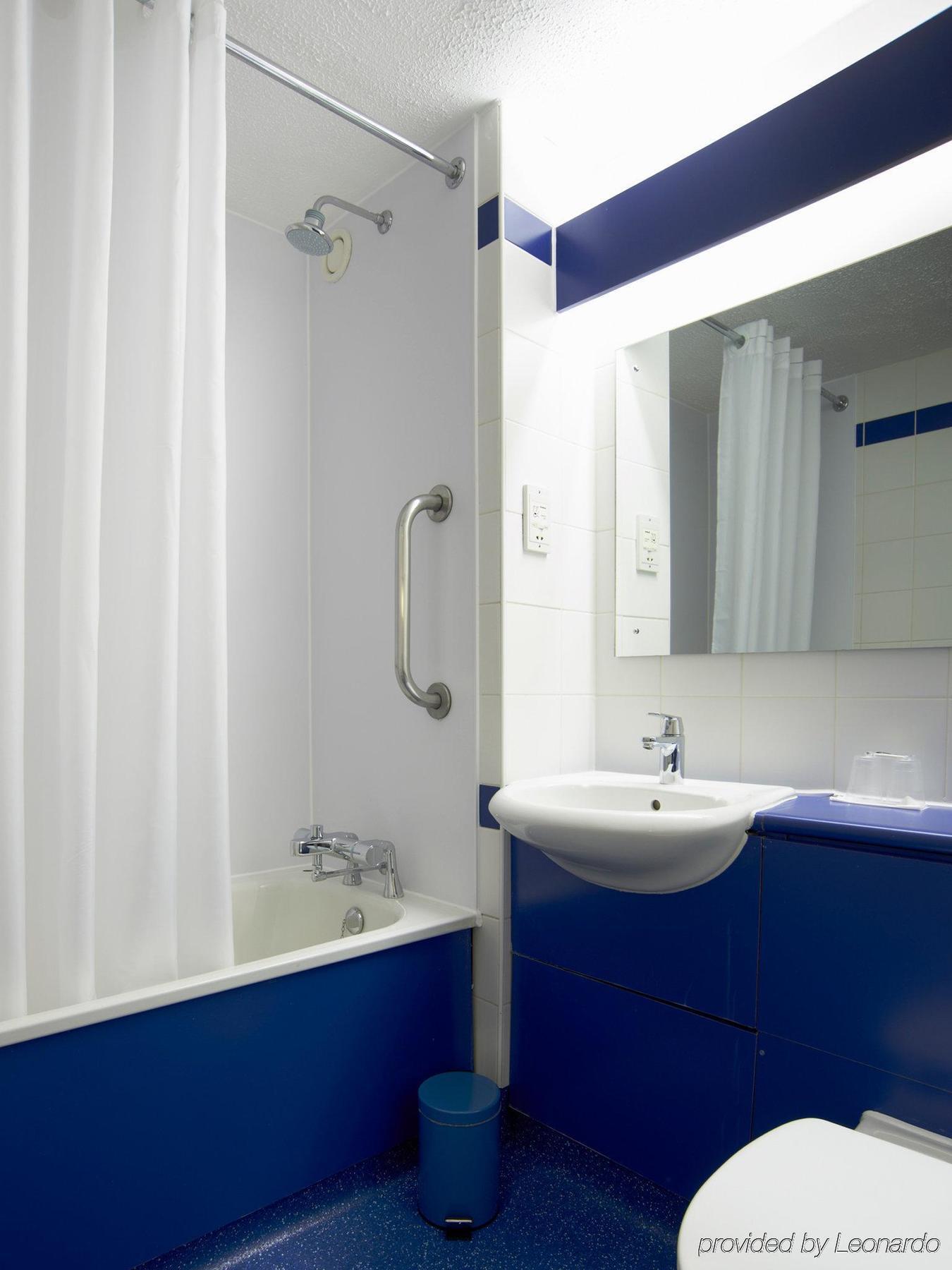 Travelodge Sheffield Central Экстерьер фото