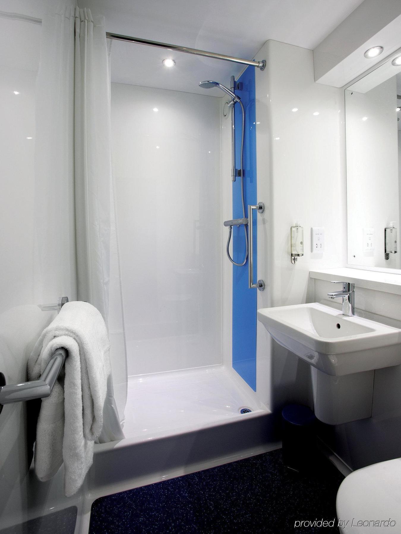 Travelodge Sheffield Central Экстерьер фото