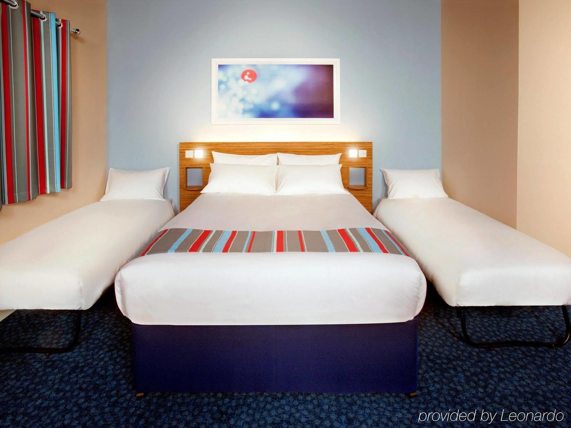 Travelodge Sheffield Central Экстерьер фото