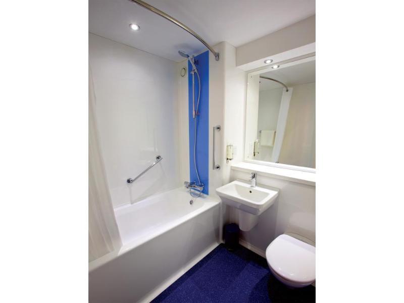 Travelodge Sheffield Central Экстерьер фото