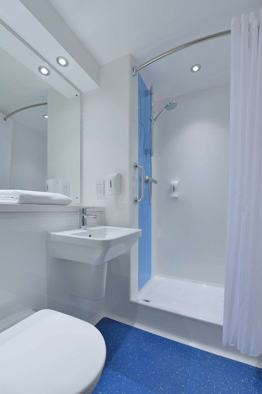 Travelodge Sheffield Central Экстерьер фото